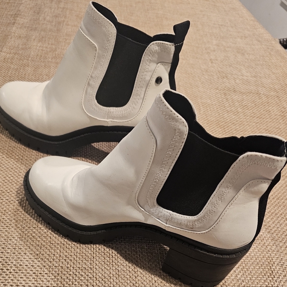 Luxe Comfort White Lug Sole Chelsea Boots Chunky Platform Ankle Boots Size 8 - Picture 2 of 6
